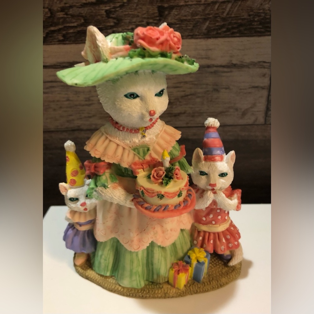 Vintage Ceramic Victorian Collection Figurine “Cats”